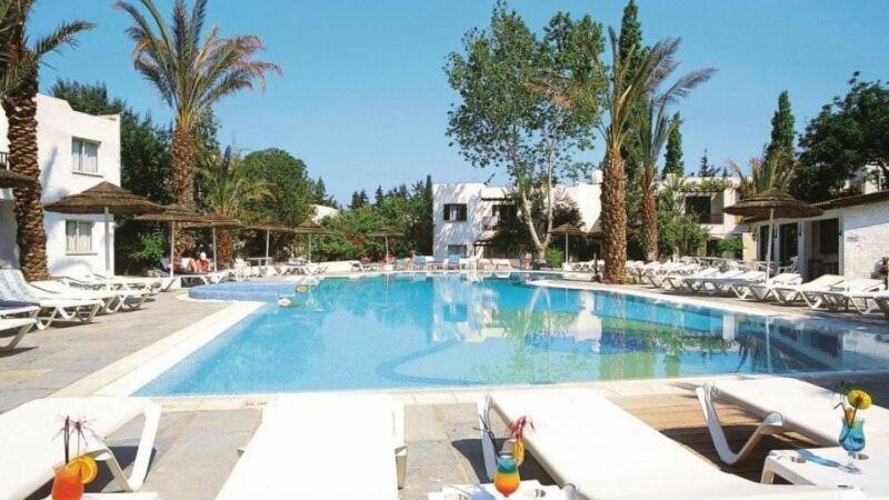 Paphos Gardens Apartment ภายนอก รูปภาพ